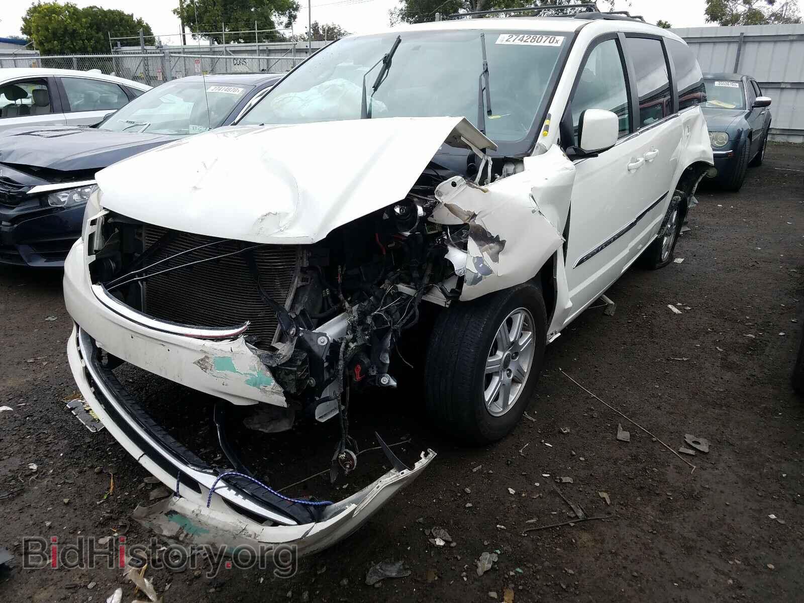 2013 CHRYSLER TOWN & COU - VIN: 2C4RC1BG0DR654409 - Фото 2