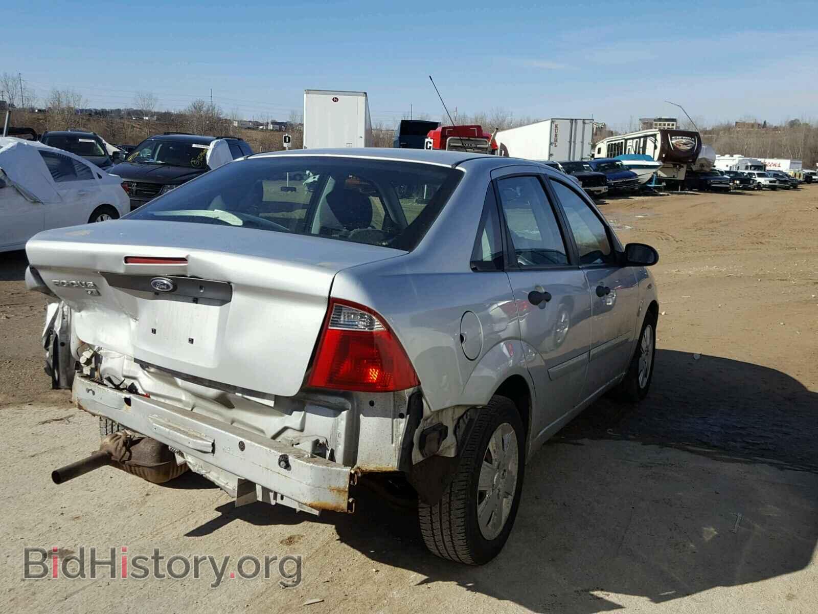 2007 FORD FOCUS - VIN: 1FAFP34N07W109701 - Photo 4