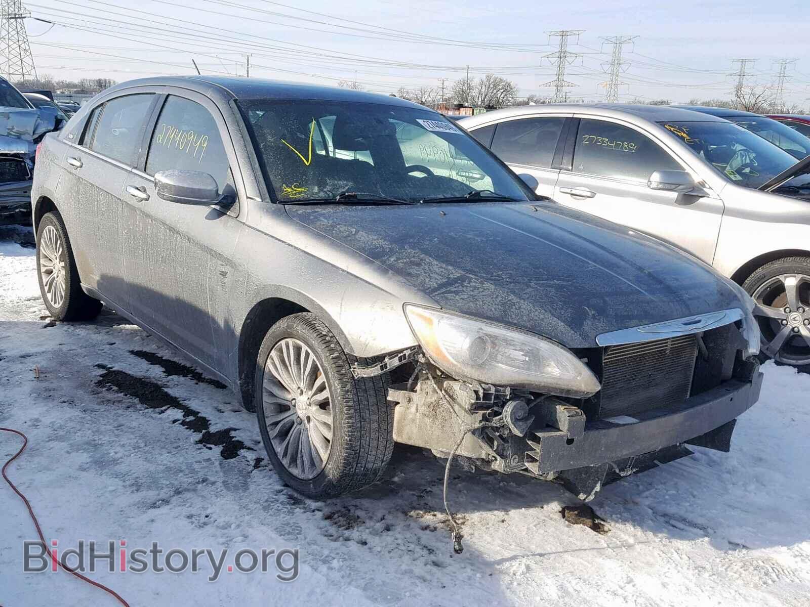 Photo  - CHRYSLER 200 2013