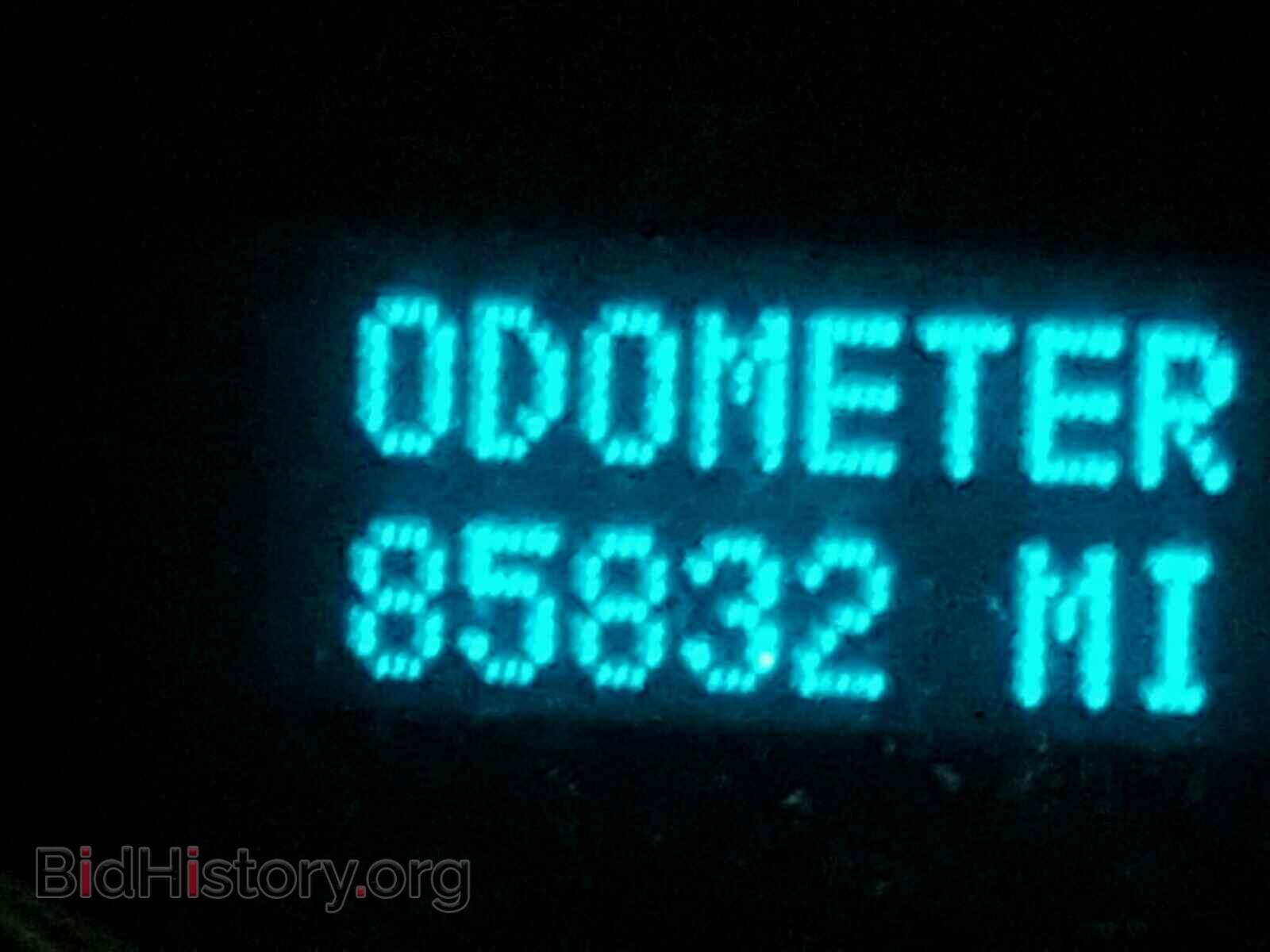 2011 GMC YUKON - VIN: 1GKS2EEF8BR176715 - Фото 8