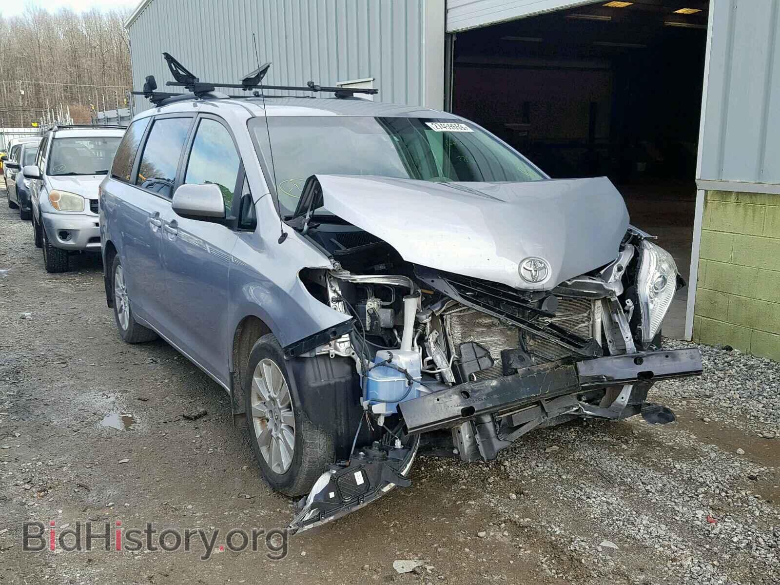Photo 5TDJK3DC3DS069868 - TOYOTA SIENNA LE 2013
