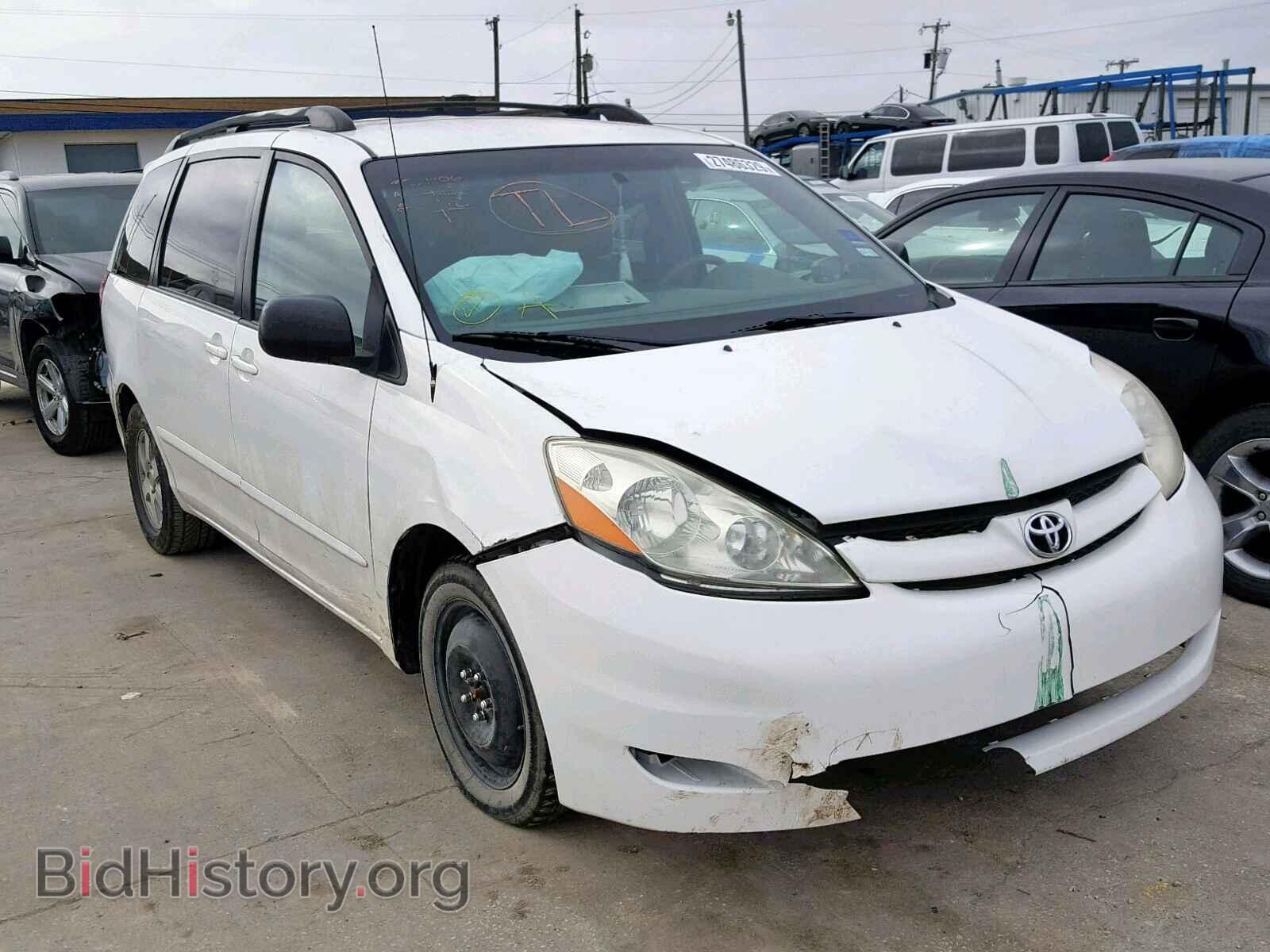 Photo  - TOYOTA SIENNA CE 2006