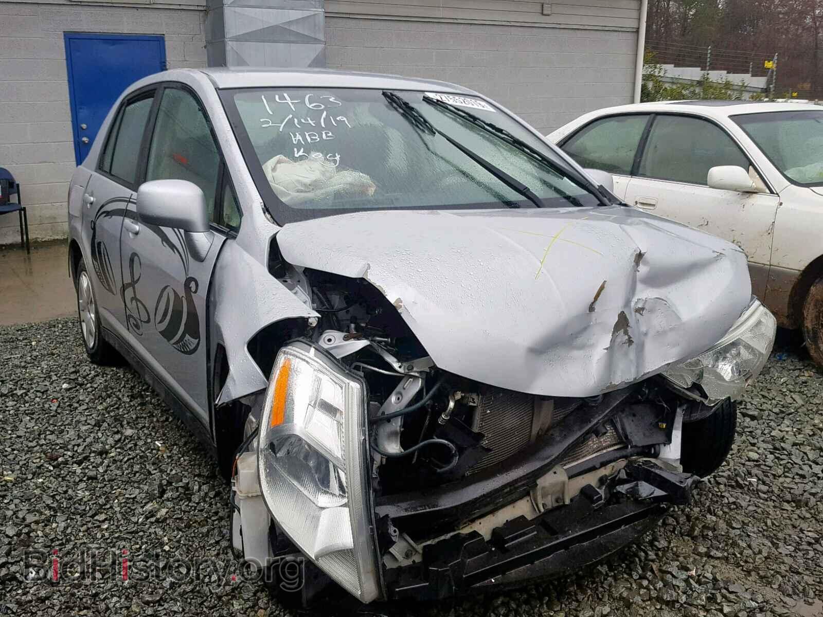 Photo  - NISSAN VERSA 2010