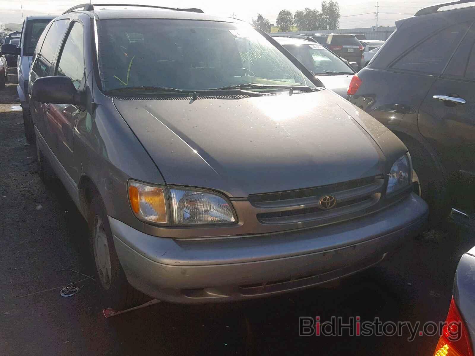 Photo 4T3ZF13C4WU082949 - TOYOTA SIENNA LE 1998