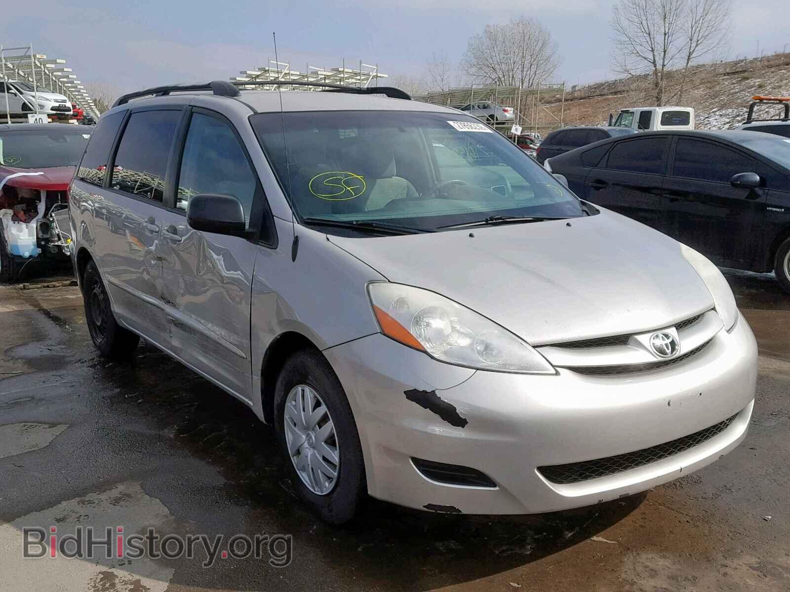Фотография  - TOYOTA SIENNA CE 2009