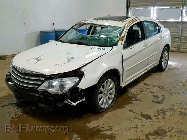 2010 CHRYSLER SEBRING - VIN: 1C3CC5FD6AN155933 - Фото 2