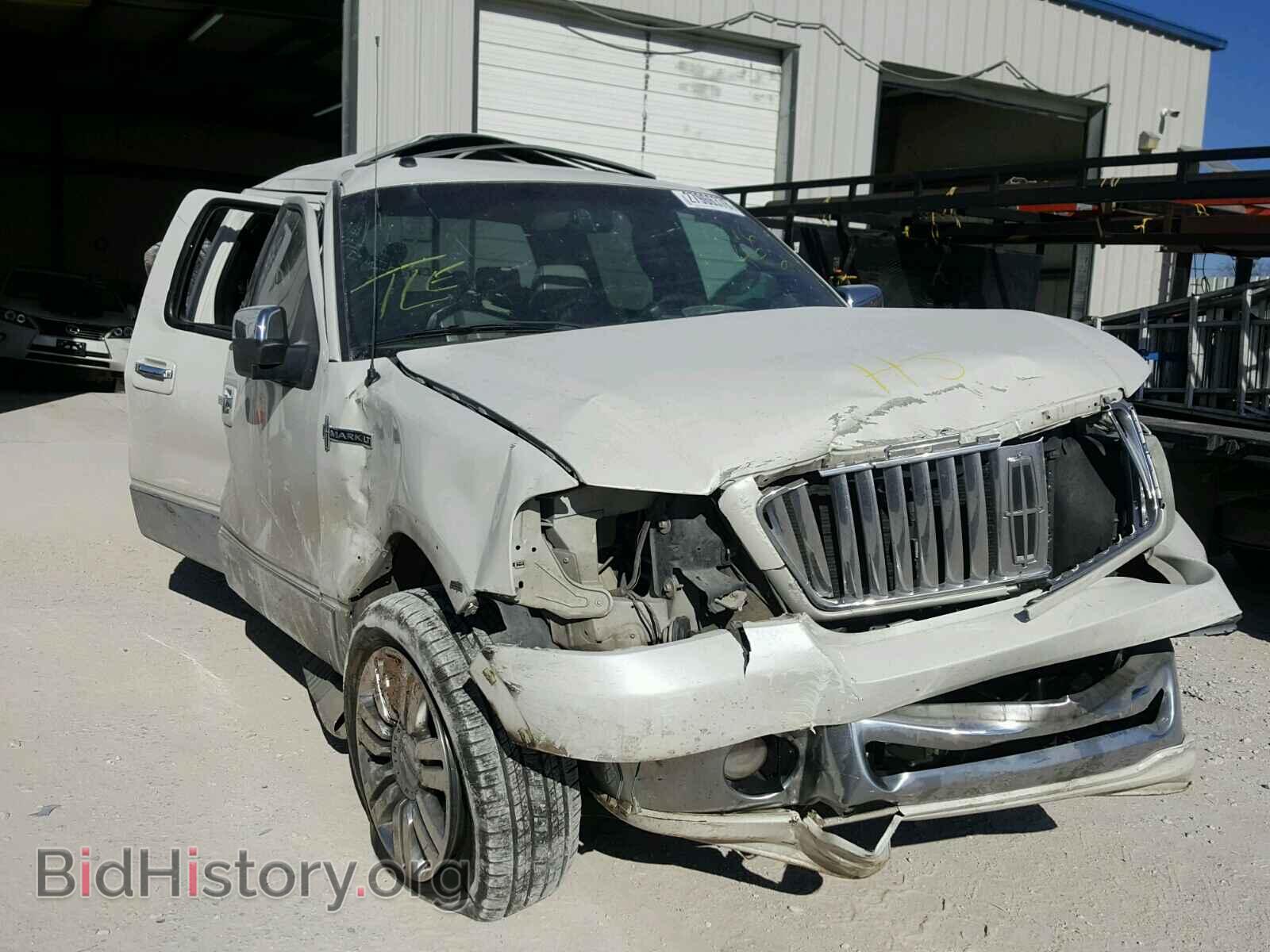 Photo 5LTPW18596FJ16402 - LINCOLN MARK LT 2006