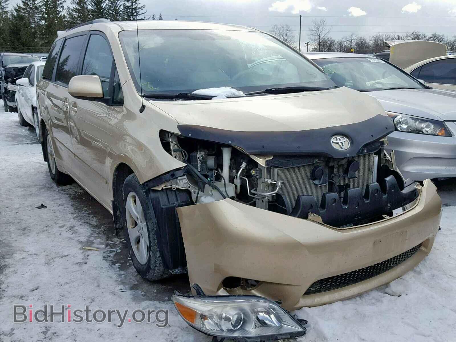 Фотография 5TDKK3DC6BS034100 - TOYOTA SIENNA LE 2011