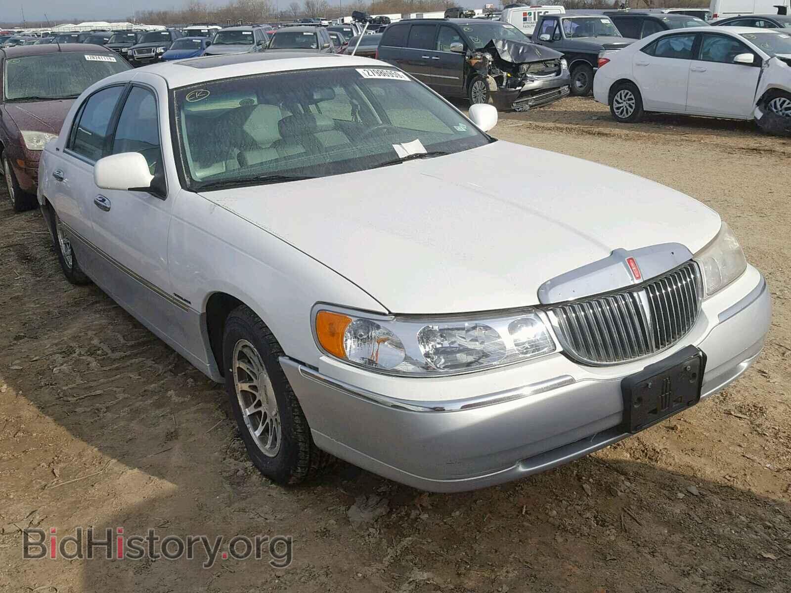 Photo 1LNHM82W1YY888564 - LINCOLN TOWNCAR 2000