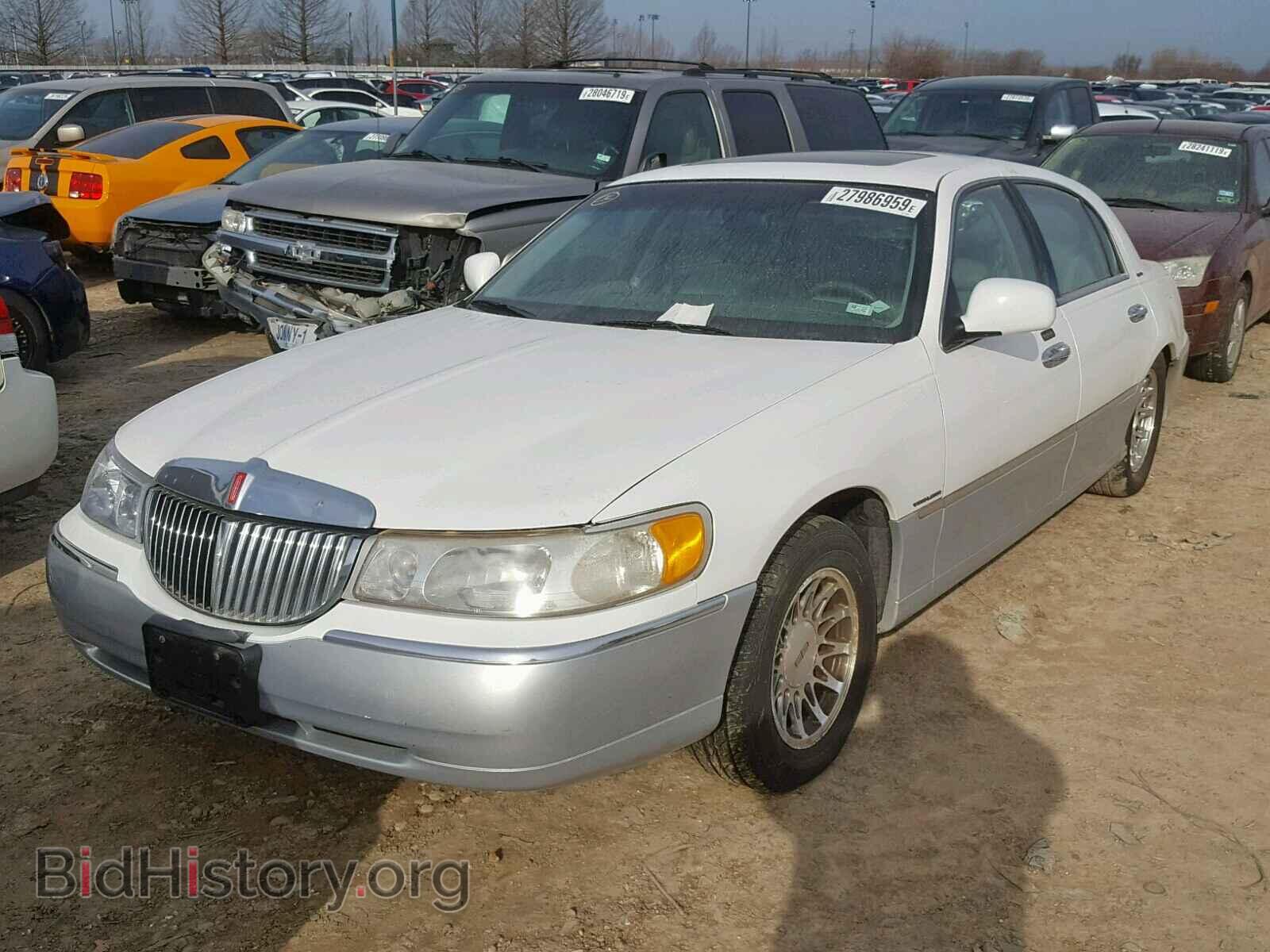 2000 LINCOLN TOWNCAR - VIN: 1LNHM82W1YY888564 - Фото 2