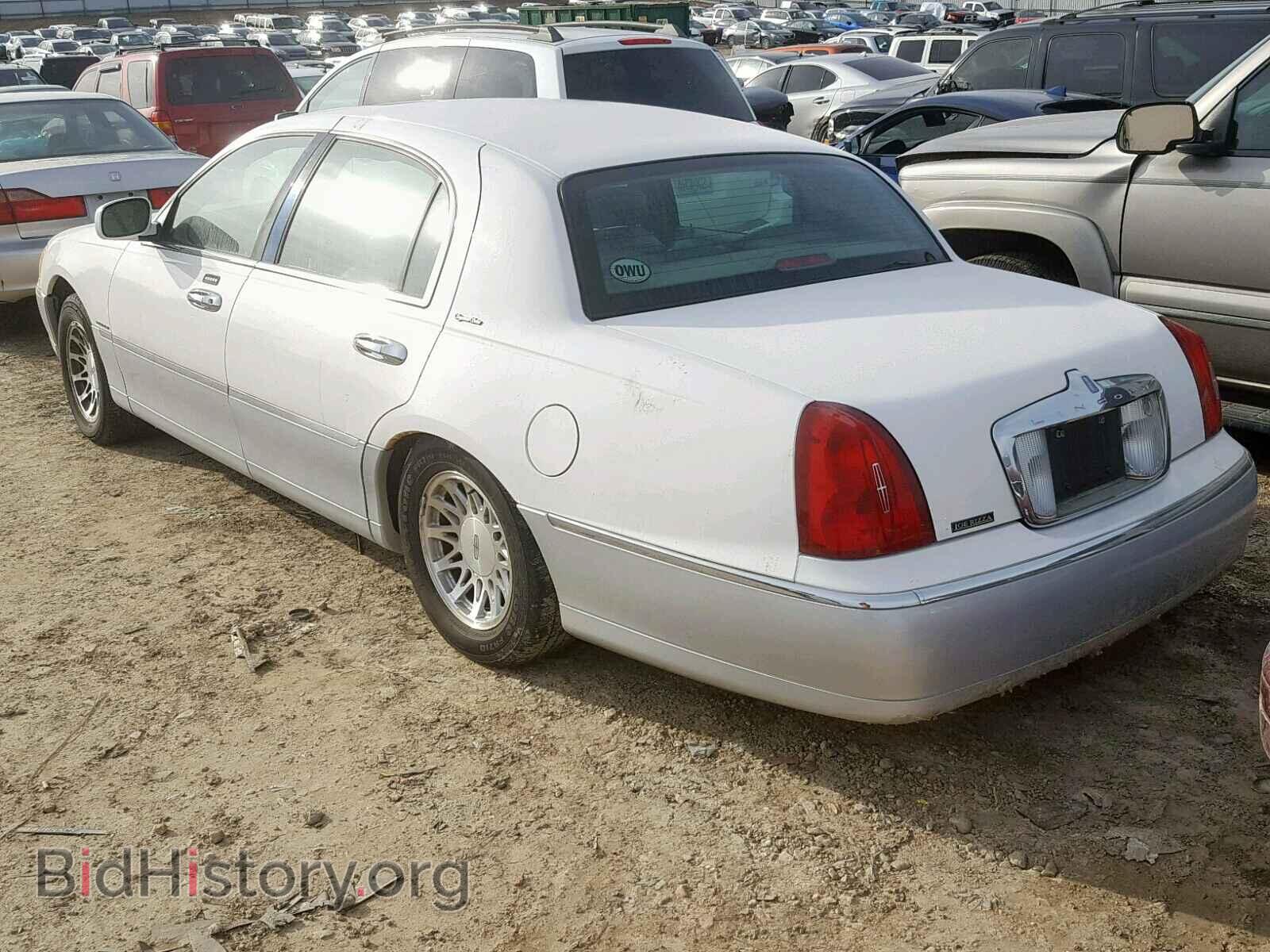 2000 LINCOLN TOWNCAR - VIN: 1LNHM82W1YY888564 - Фото 3