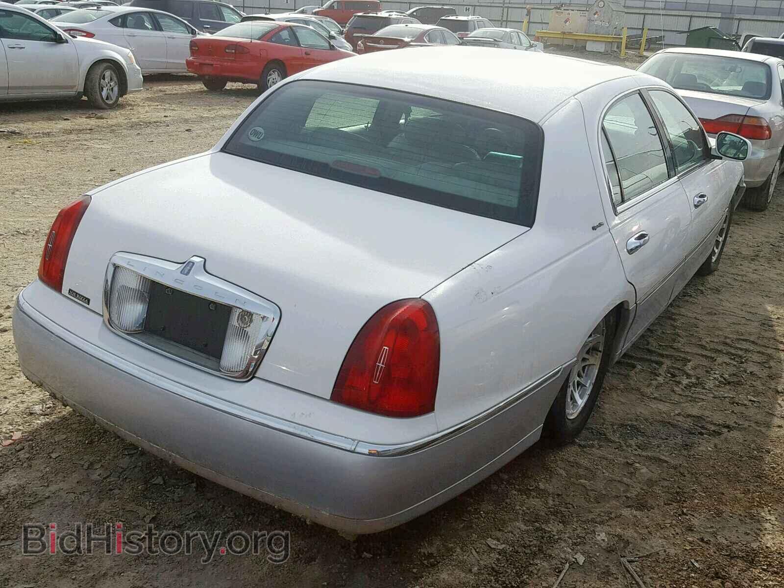 2000 LINCOLN TOWNCAR - VIN: 1LNHM82W1YY888564 - Фото 4