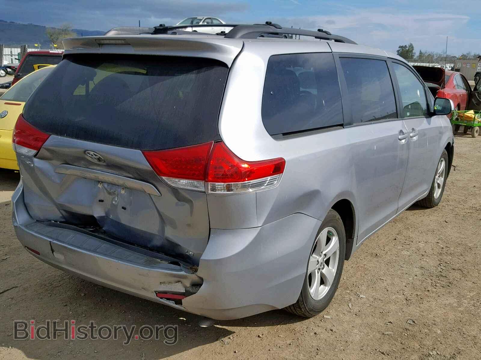 2013 TOYOTA SIENNA LE - VIN: 5TDKK3DC8DS314667 - Фото 4