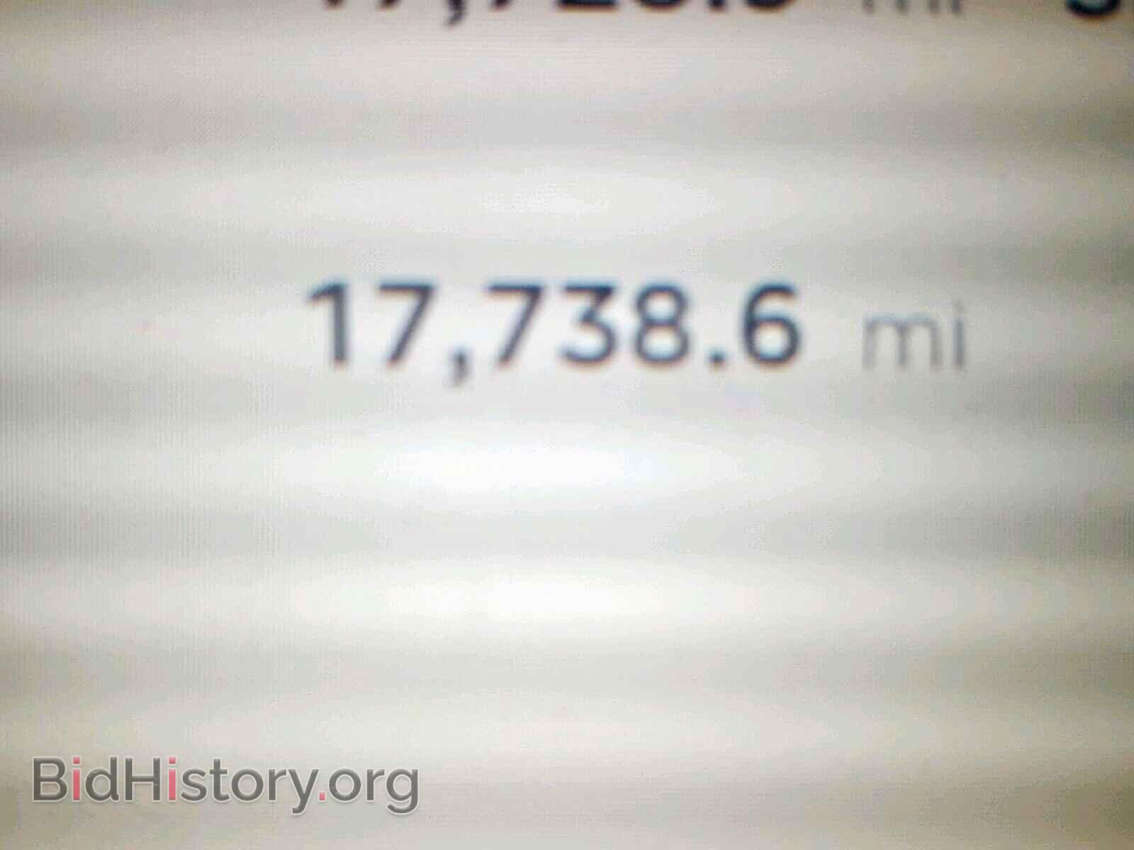 2017 TESLA MODEL X - VIN: 5YJXCDE22HF049009 - Photo 8
