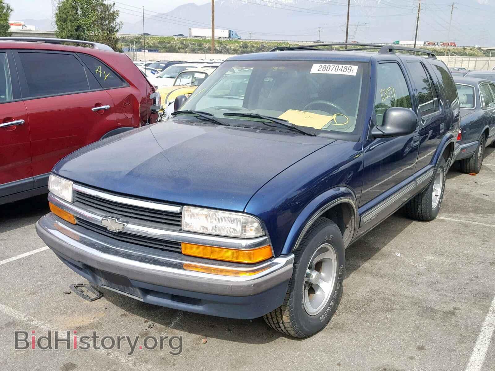 1998 CHEVROLET BLAZER - VIN: 1GNCS13W8W2267257 - Фото 2