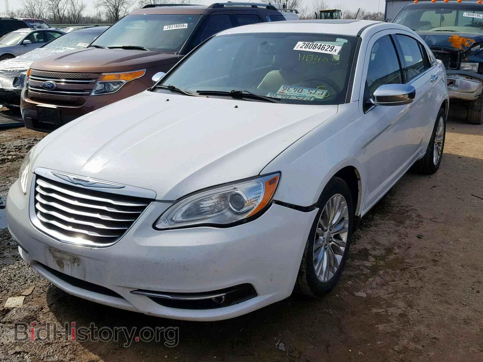 2011 CHRYSLER 200 - VIN: 1C3BC2FG3BN582606 - Photo 2