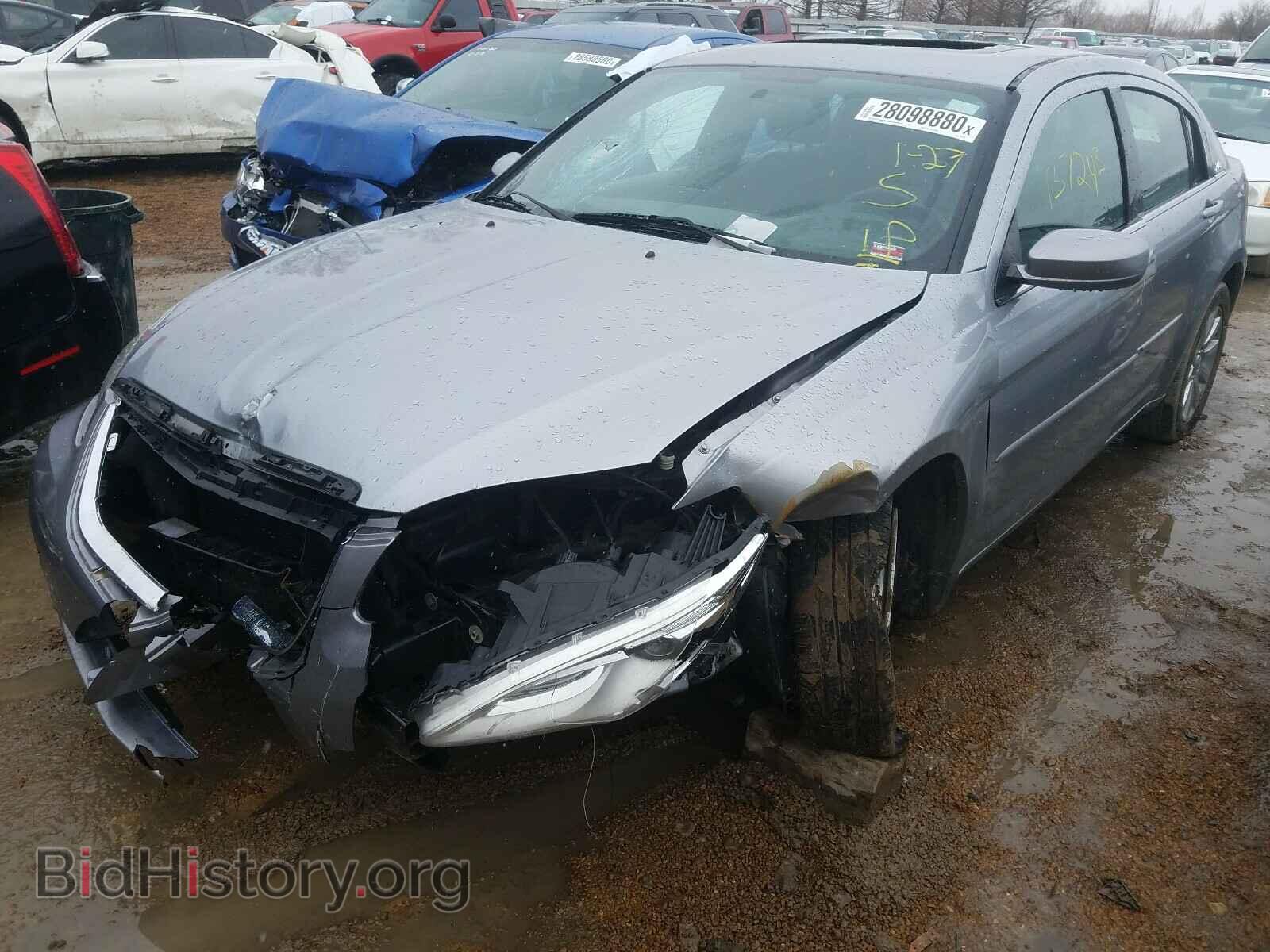 2013 CHRYSLER 200 - VIN: 1C3CCBBG1DN704375 - Фото 2
