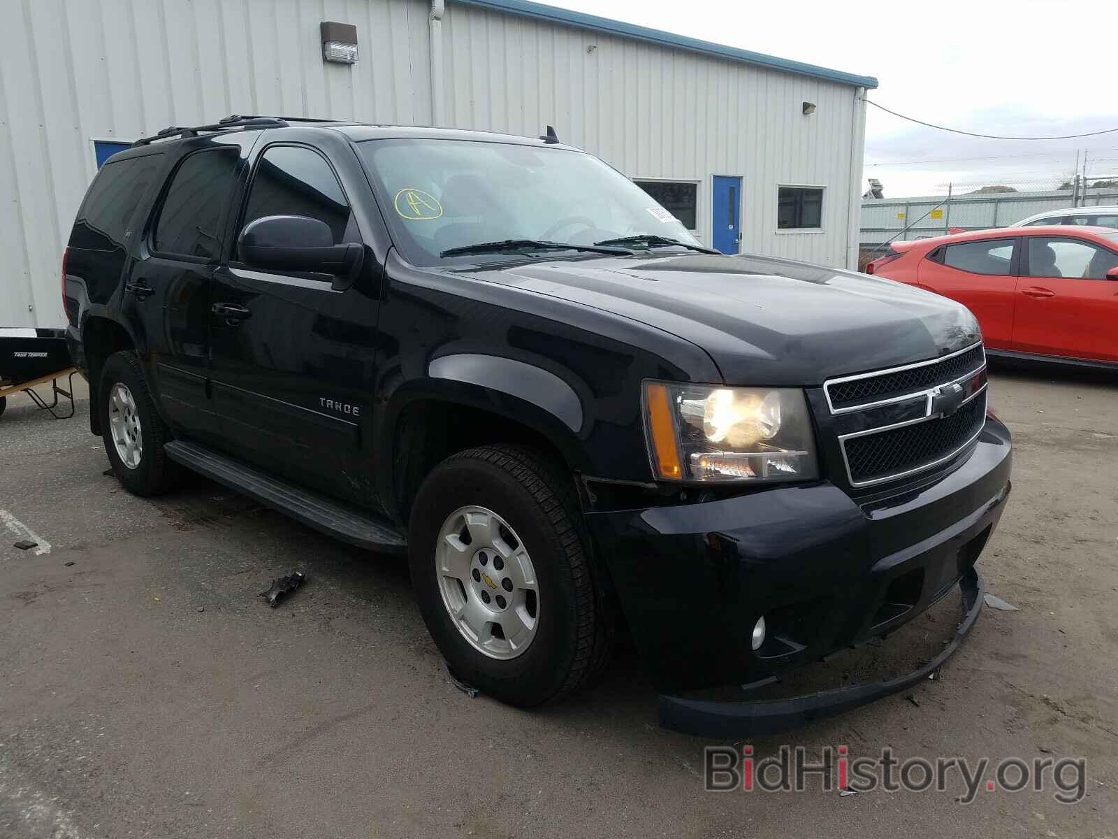 Photo 1GNSKBE08BR384378 - CHEVROLET TAHOE K150 2011