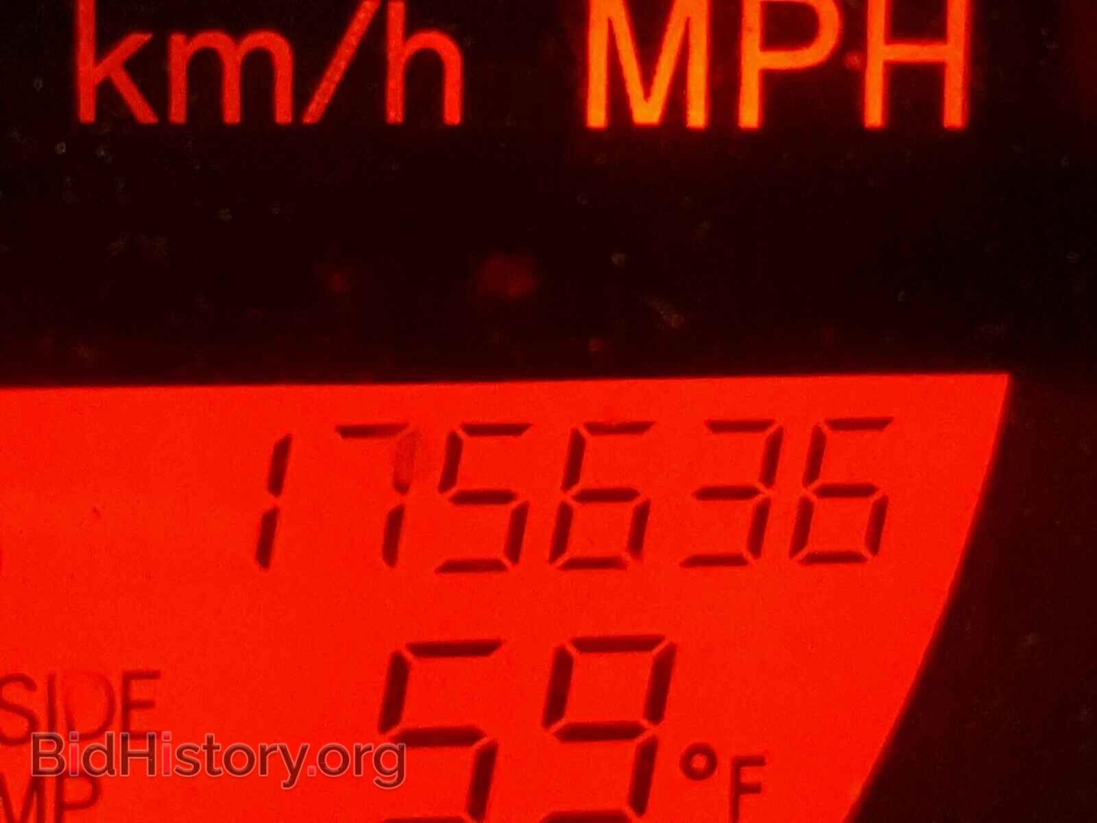2003 TOYOTA COROLLA - VIN: 2T1KR32E93C123640 - Фото 8