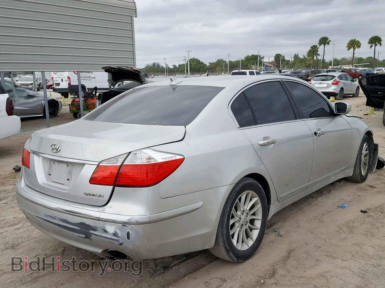 2011 HYUNDAI GENESIS - VIN: KMHGC4DE7BU138709 - Фото 4