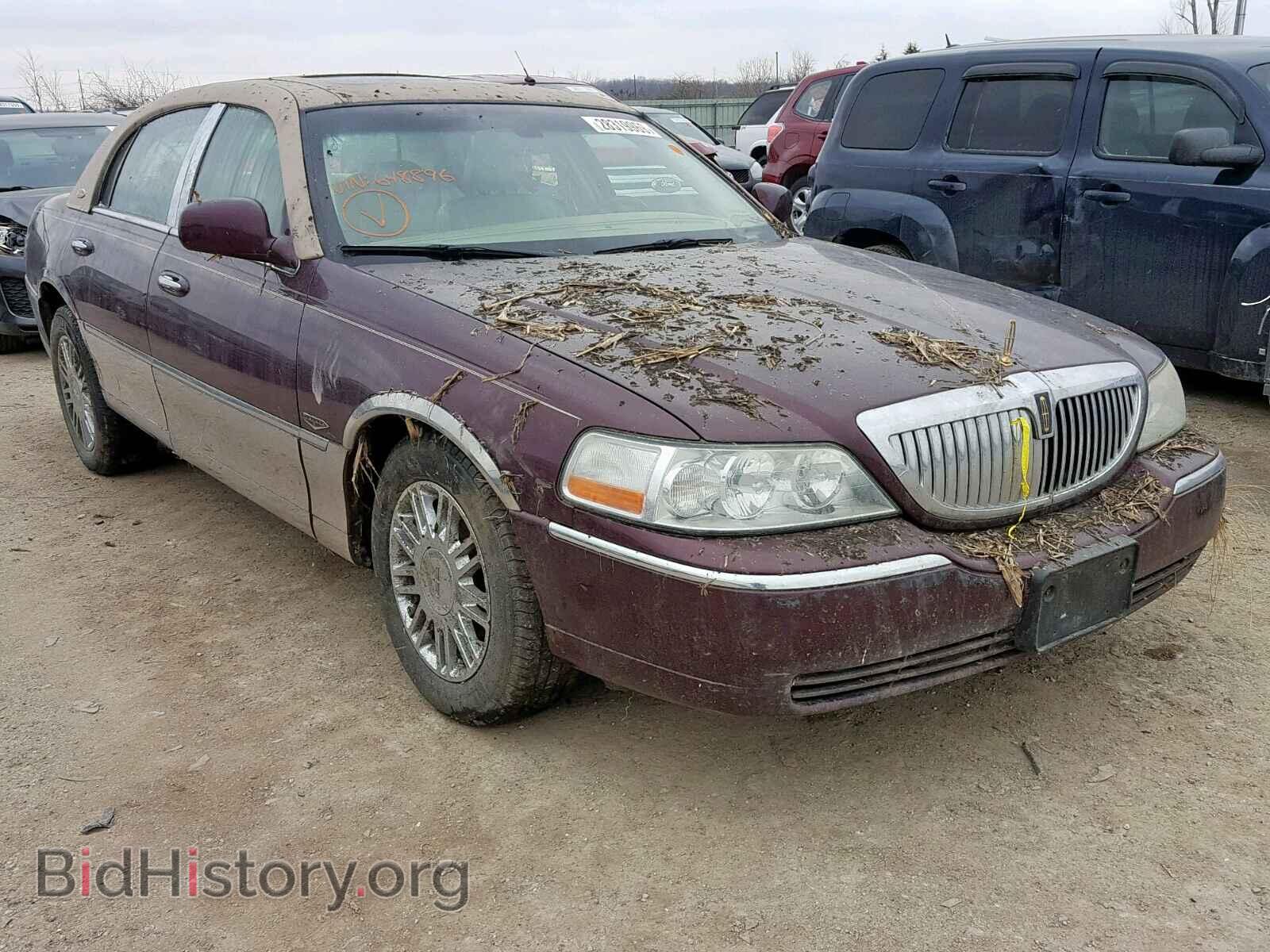 Photo  - LINCOLN TOWNCAR 2006