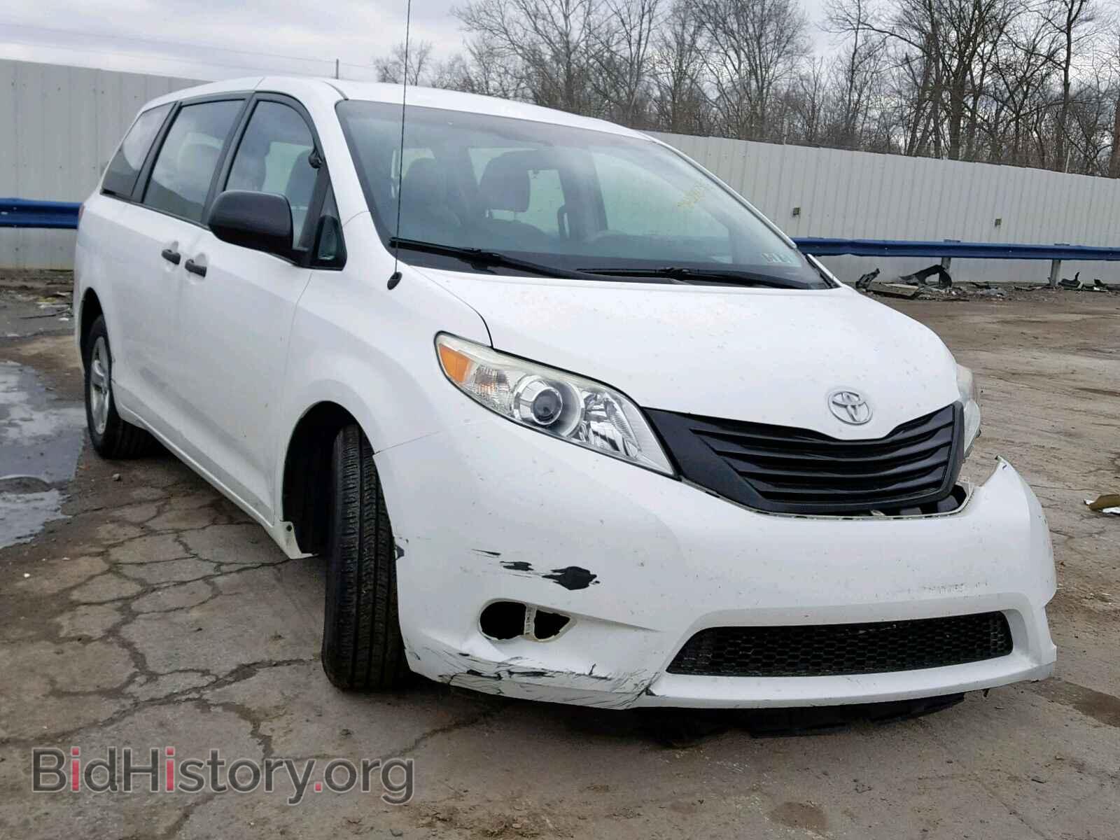 Photo  - TOYOTA SIENNA BAS 2011