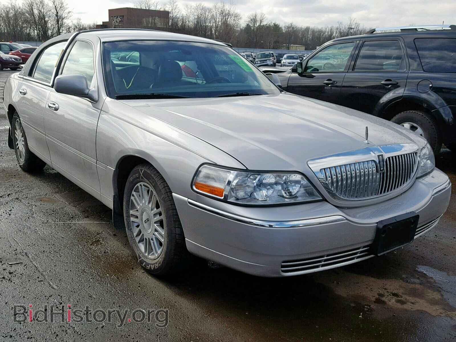 Photo 2LNHM82V08X651202 - LINCOLN TOWNCAR 2008