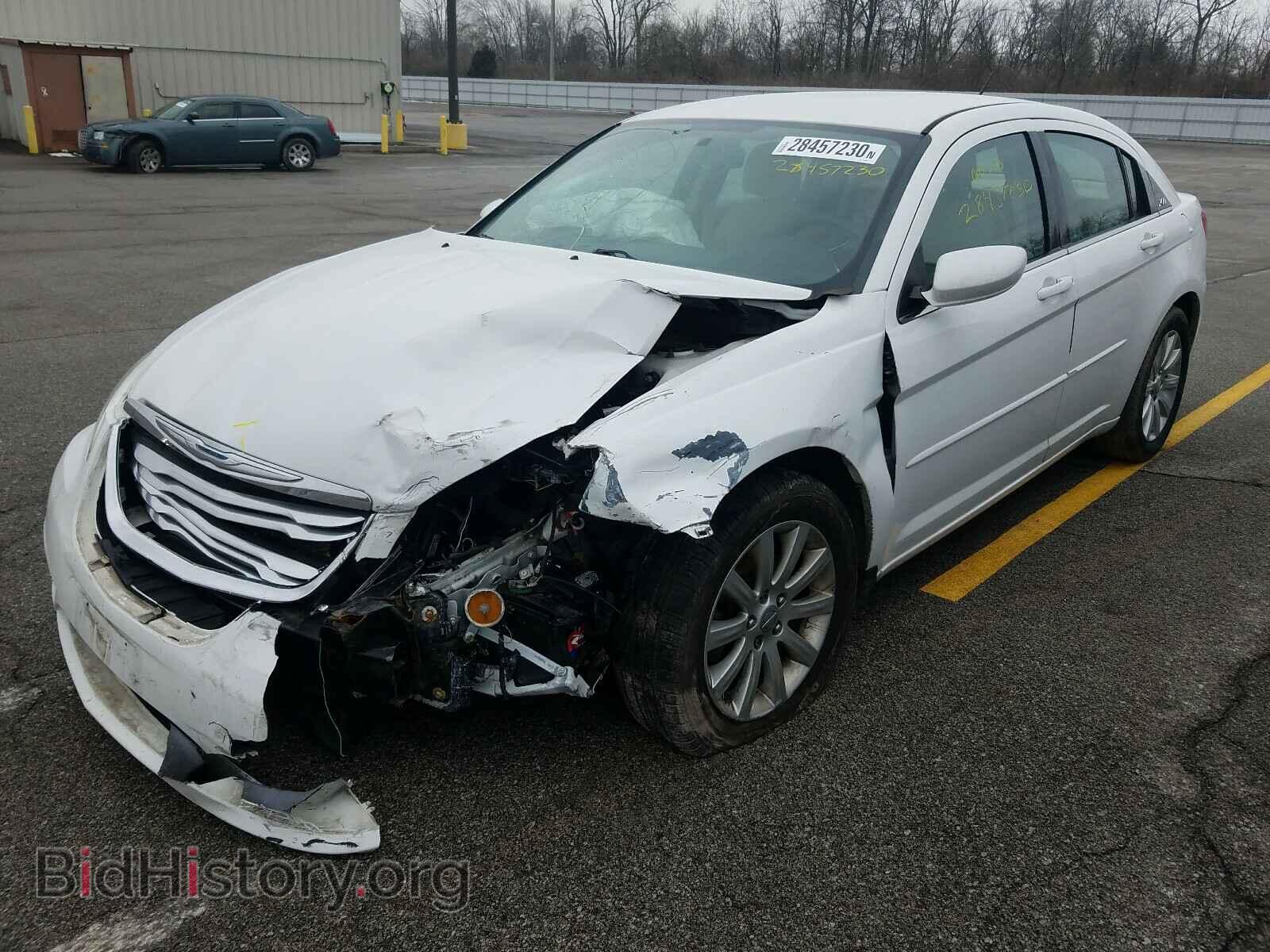 2013 CHRYSLER 200 - VIN: 1C3CCBBB1DN588681 - Фото 2