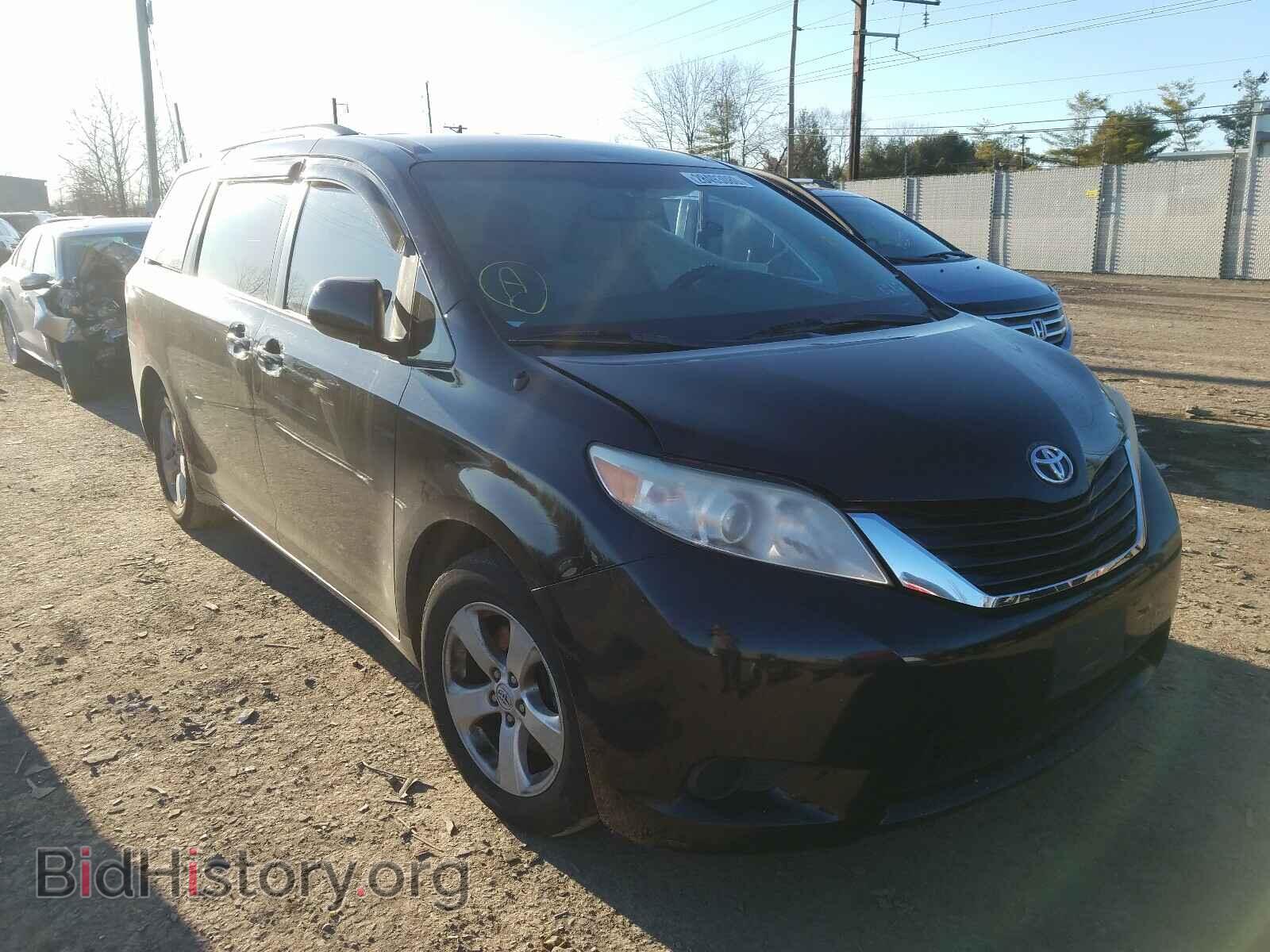 Photo 5TDKK3DC4BS035620 - TOYOTA SIENNA 2011
