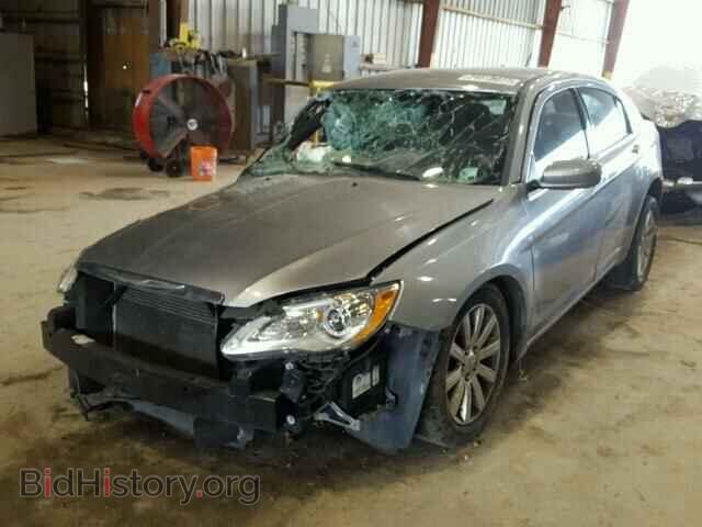 2013 CHRYSLER 200 - VIN: 1C3CCBBG2DN677963 - Фото 2