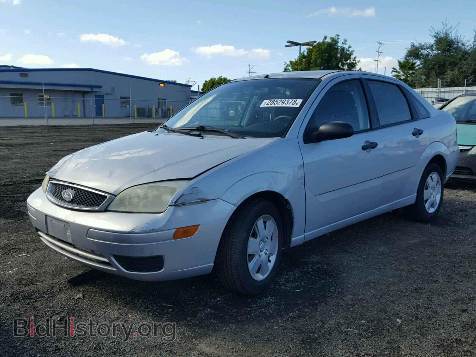 2007 FORD FOCUS - VIN: 1FAFP34N97W298056 - Photo 2