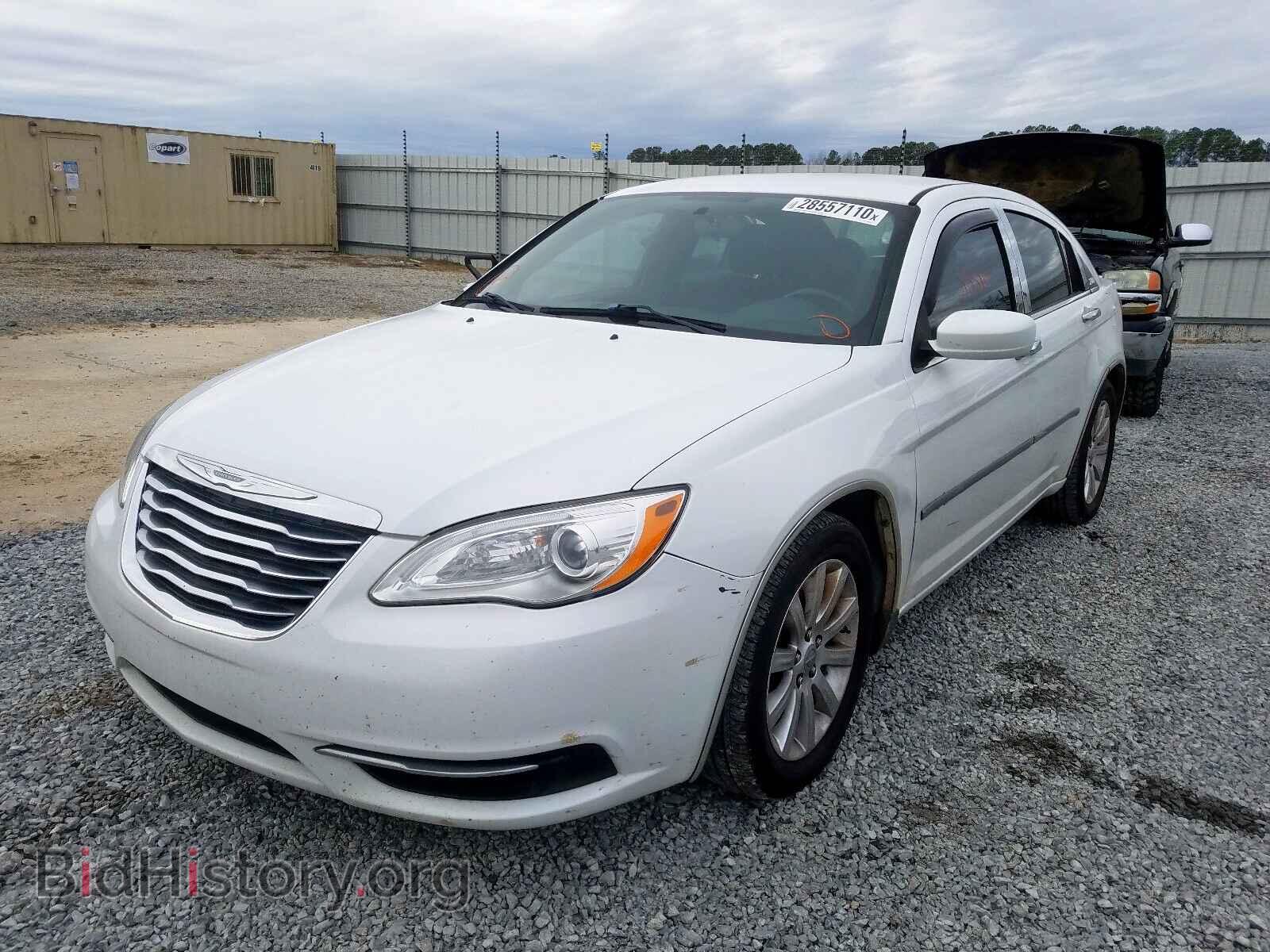 2013 CHRYSLER 200 - VIN: 1C3CCBBG1DN556390 - Фото 2