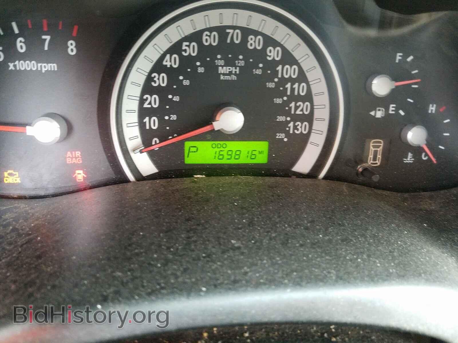 2007 HYUNDAI ENTOURAGE - VIN: KNDMC233976031328 - Фото 8