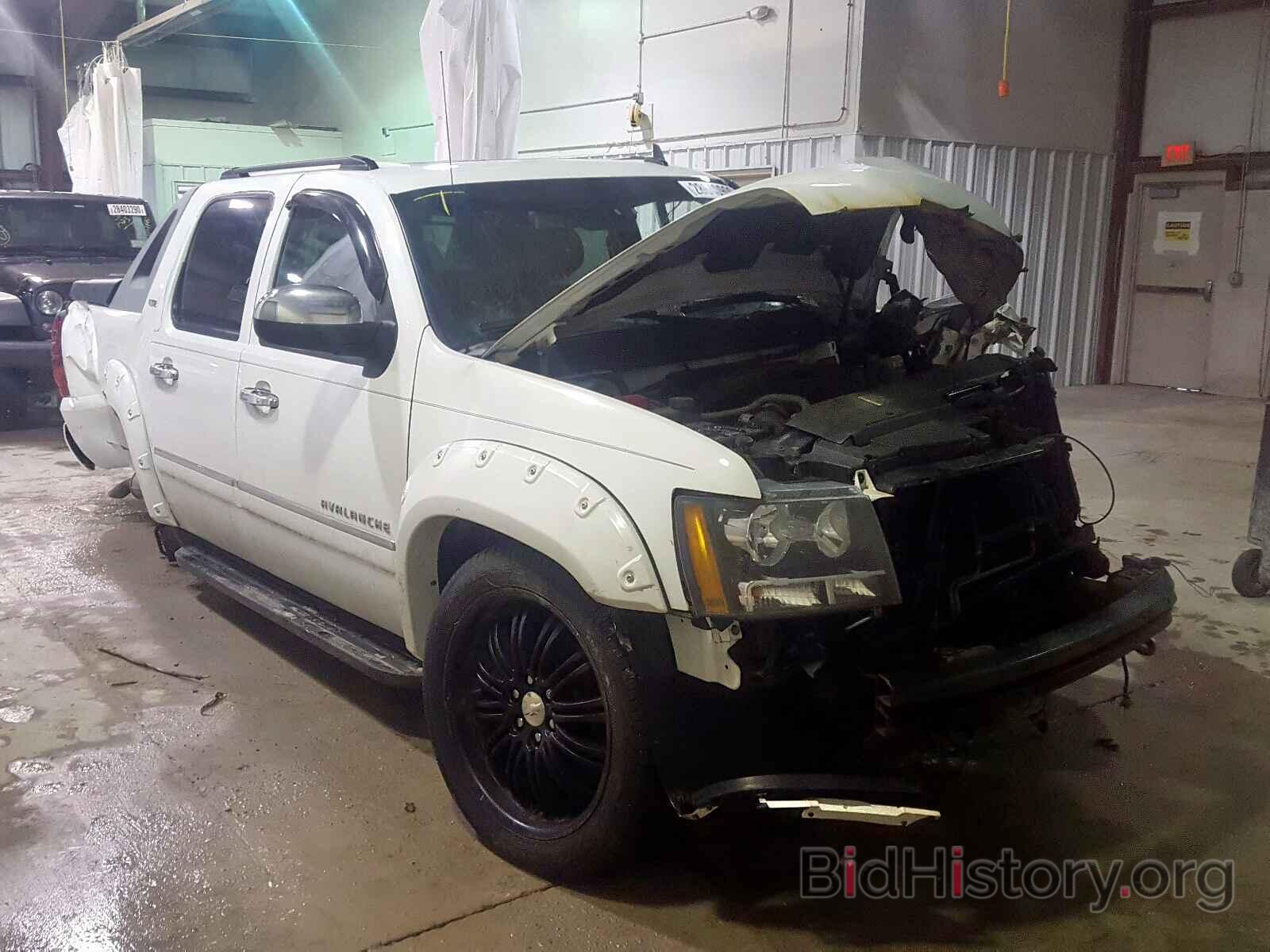 Photo 3GNVKGE06AG199531 - CHEVROLET AVALANCHE 2010