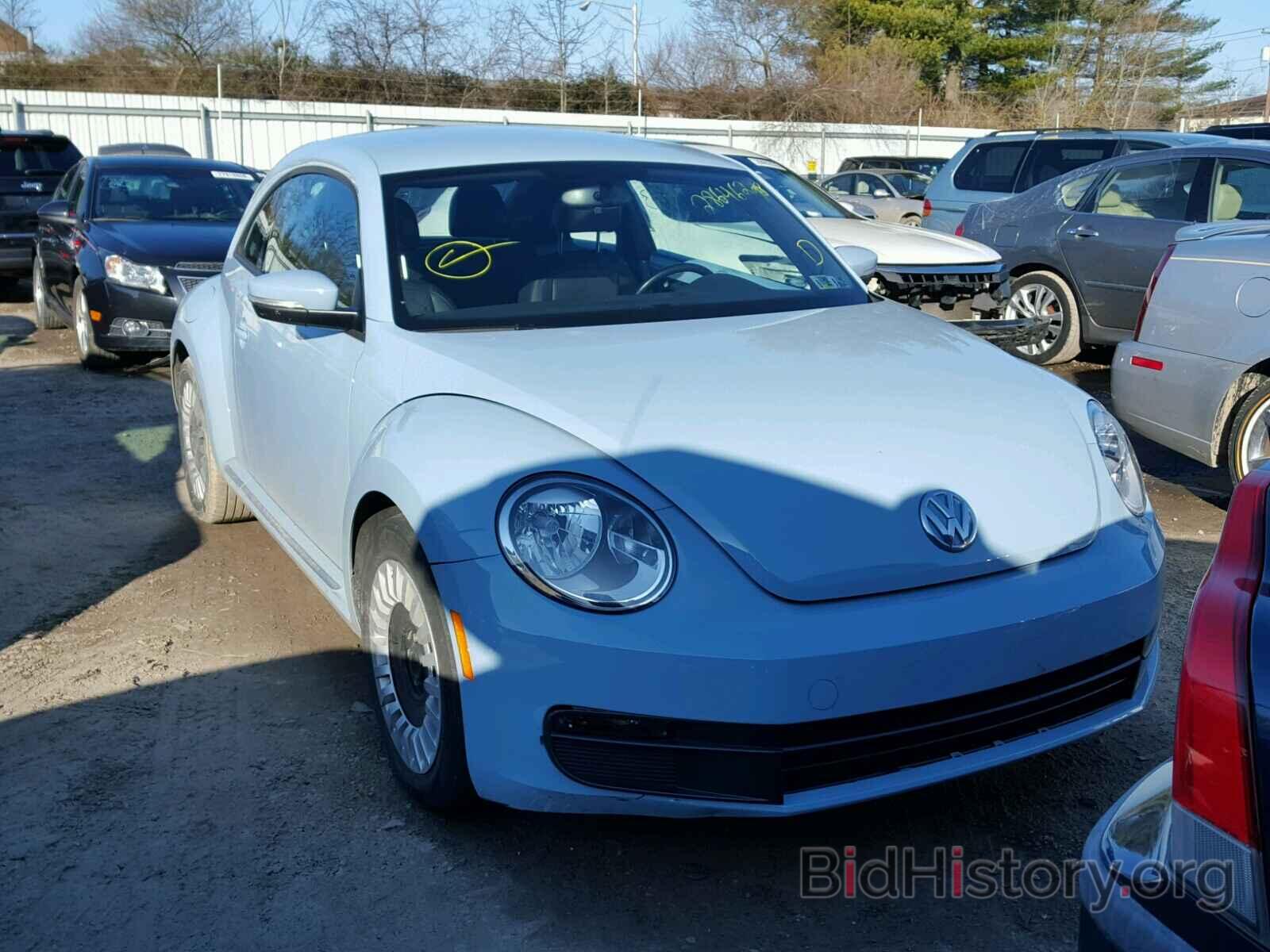 Photo 3VWJ17AT2EM658262 - VOLKSWAGEN BEETLE 2014