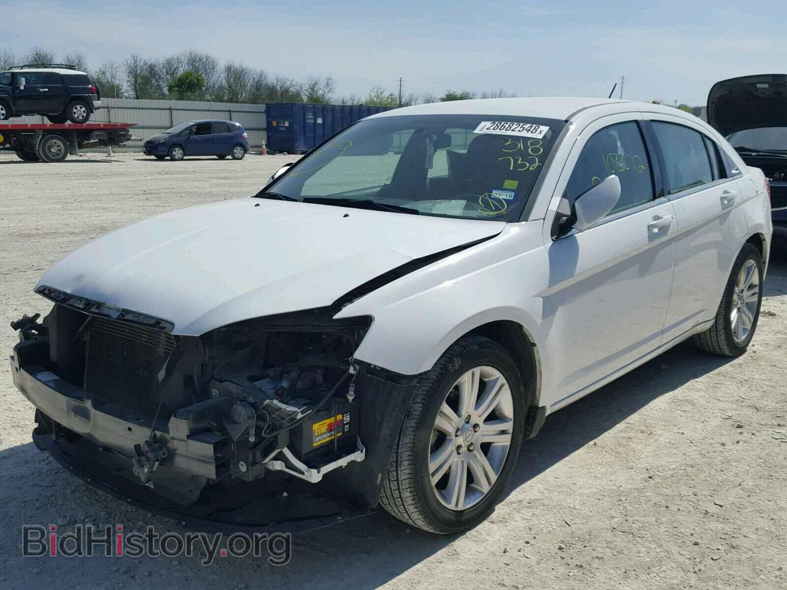 2012 CHRYSLER 200 - VIN: 1C3CCBAB2CN318732 - Фото 2