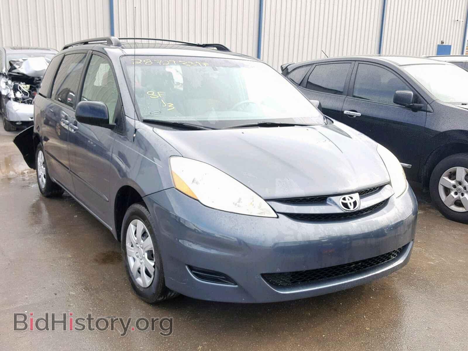 Фотография  - TOYOTA SIENNA CE 2009