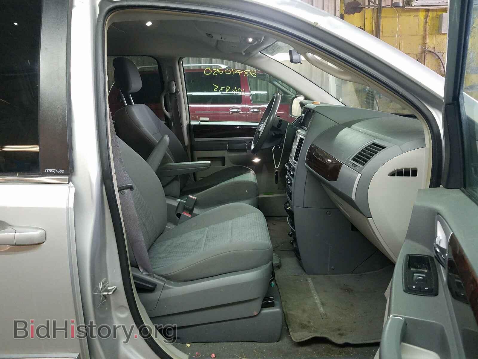 2010 CHRYSLER TOWN & COU - VIN: 2A4RR5D16AR298391 - Фото 5