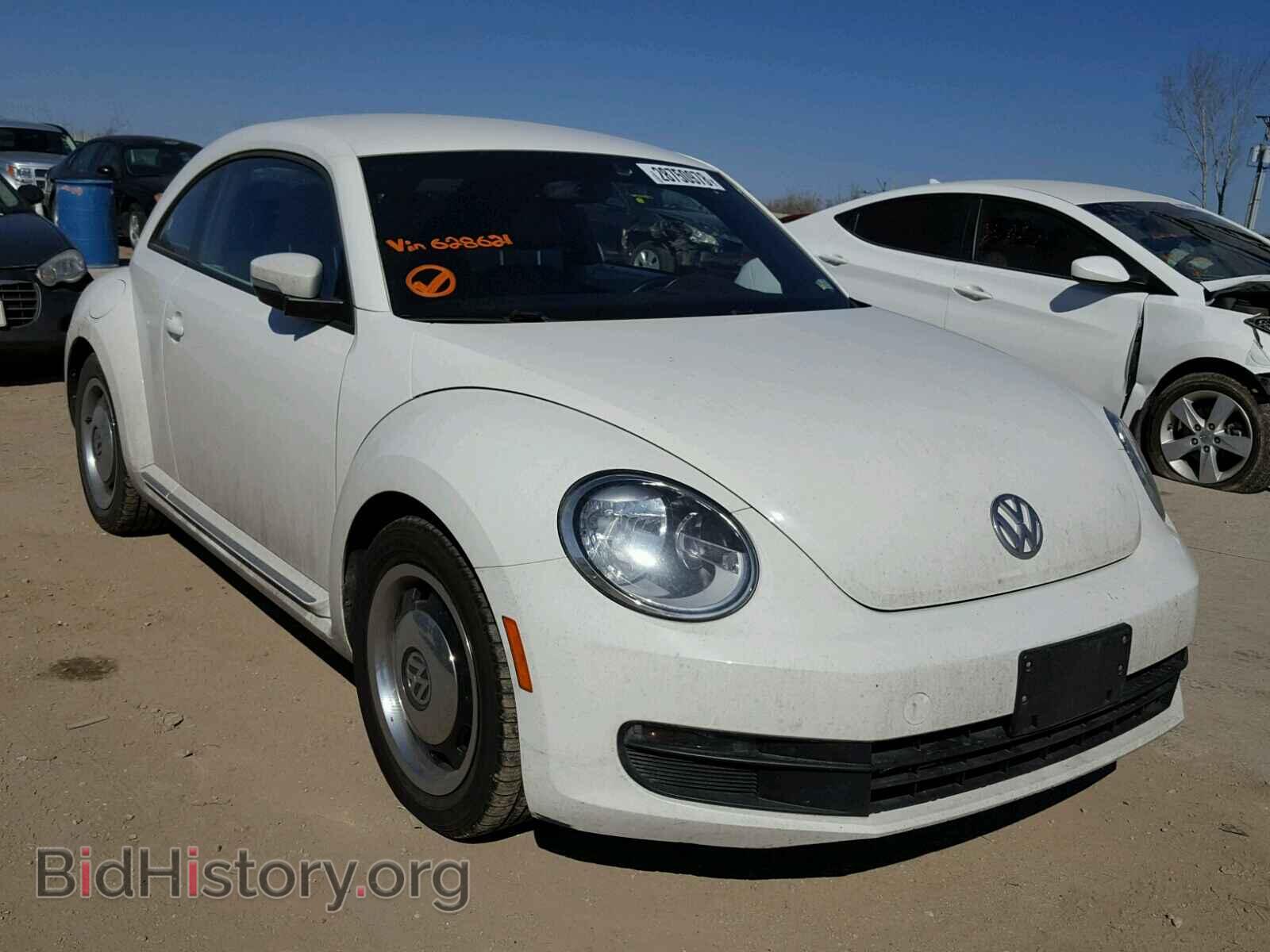 Photo 3VWJP7AT3CM628621 - VOLKSWAGEN BEETLE 2012