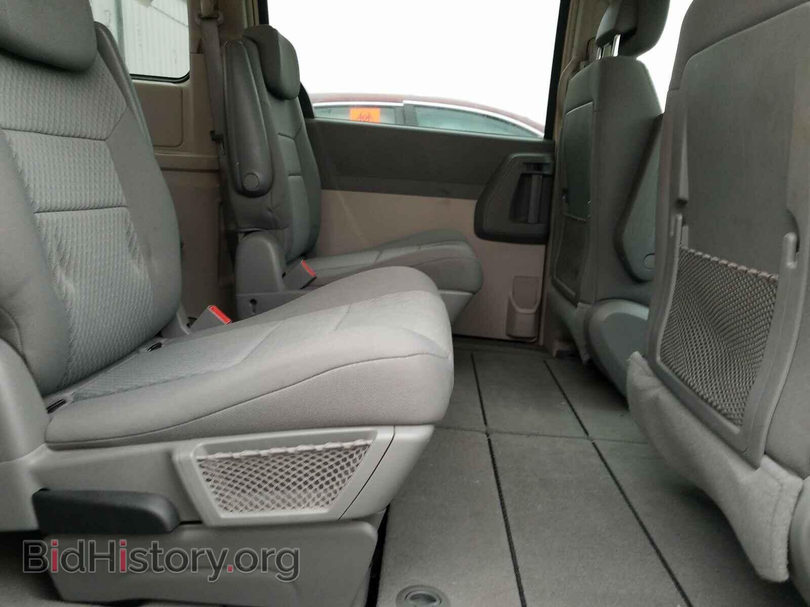 2010 CHRYSLER TOWN & COU - VIN: 2A4RR2D16AR456324 - Photo 6