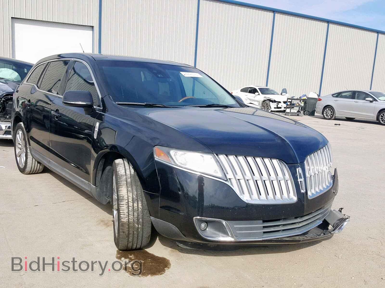 Photo  - LINCOLN MKT 2010