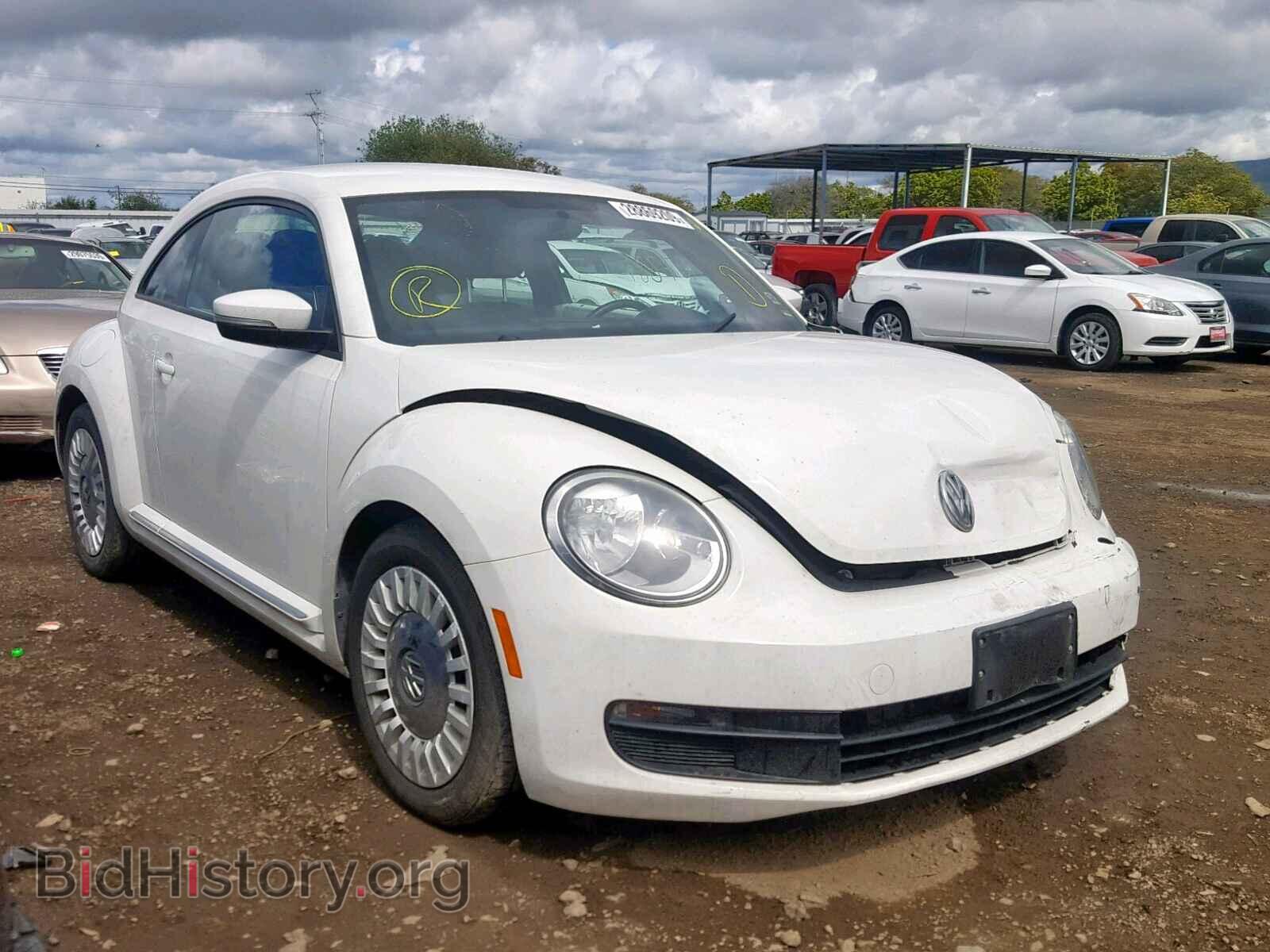 Фотография  - VOLKSWAGEN BEETLE 2013