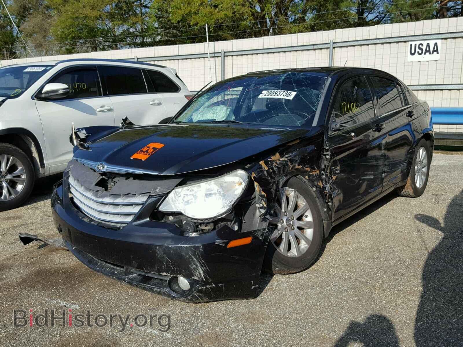 2010 CHRYSLER SEBRING - VIN: 1C3CC5FB0AN211623 - Фото 2