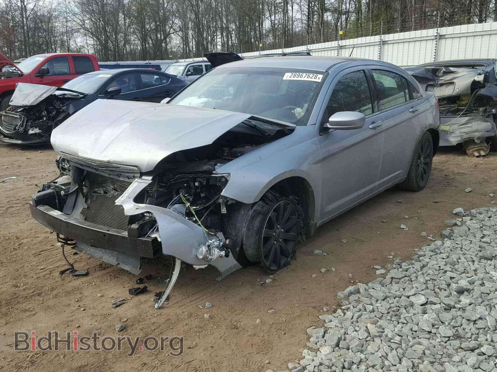 2013 CHRYSLER 200 - VIN: 1C3CCBBG0DN678027 - Фото 2