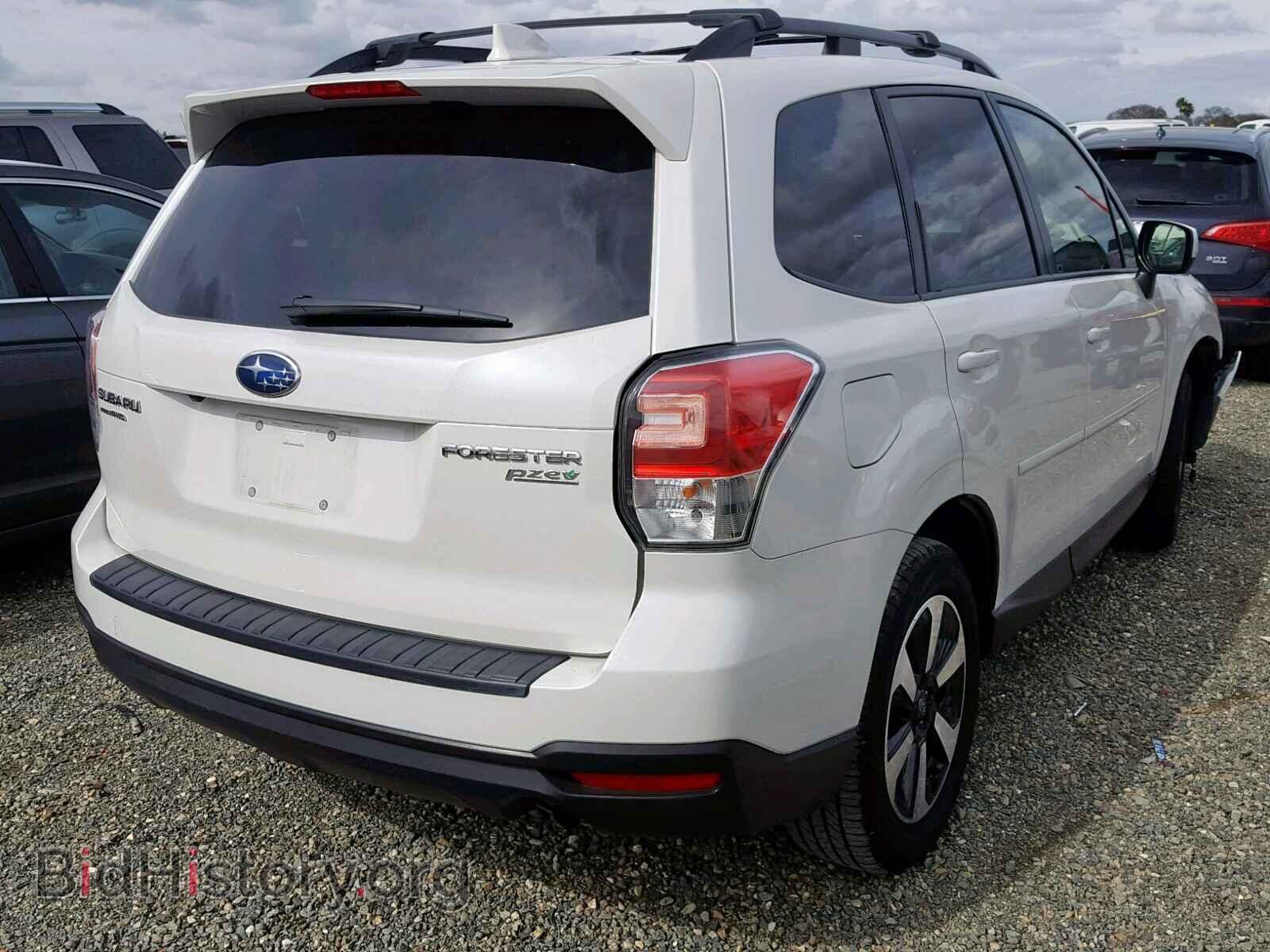 2017 SUBARU FORESTER - VIN: JF2SJAGC8HH493372 - Фото 4