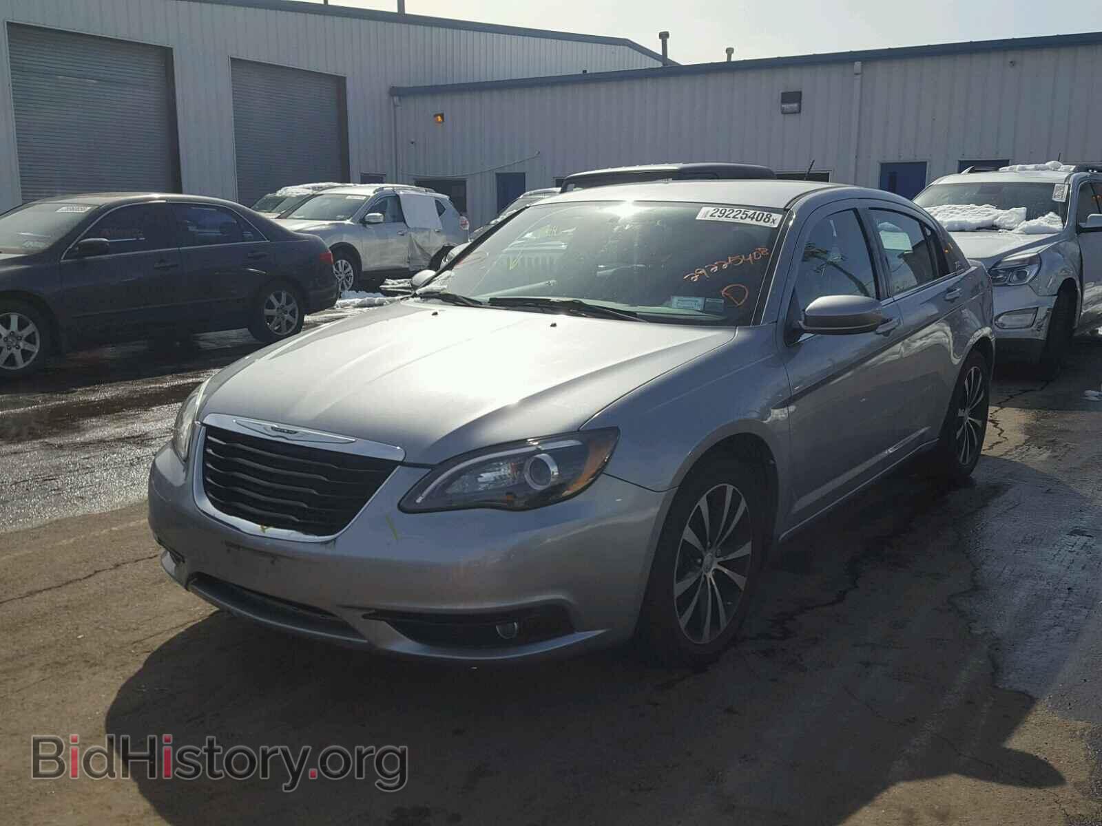 2013 CHRYSLER 200 - VIN: 1C3CCBBG1DN747355 - Фото 2