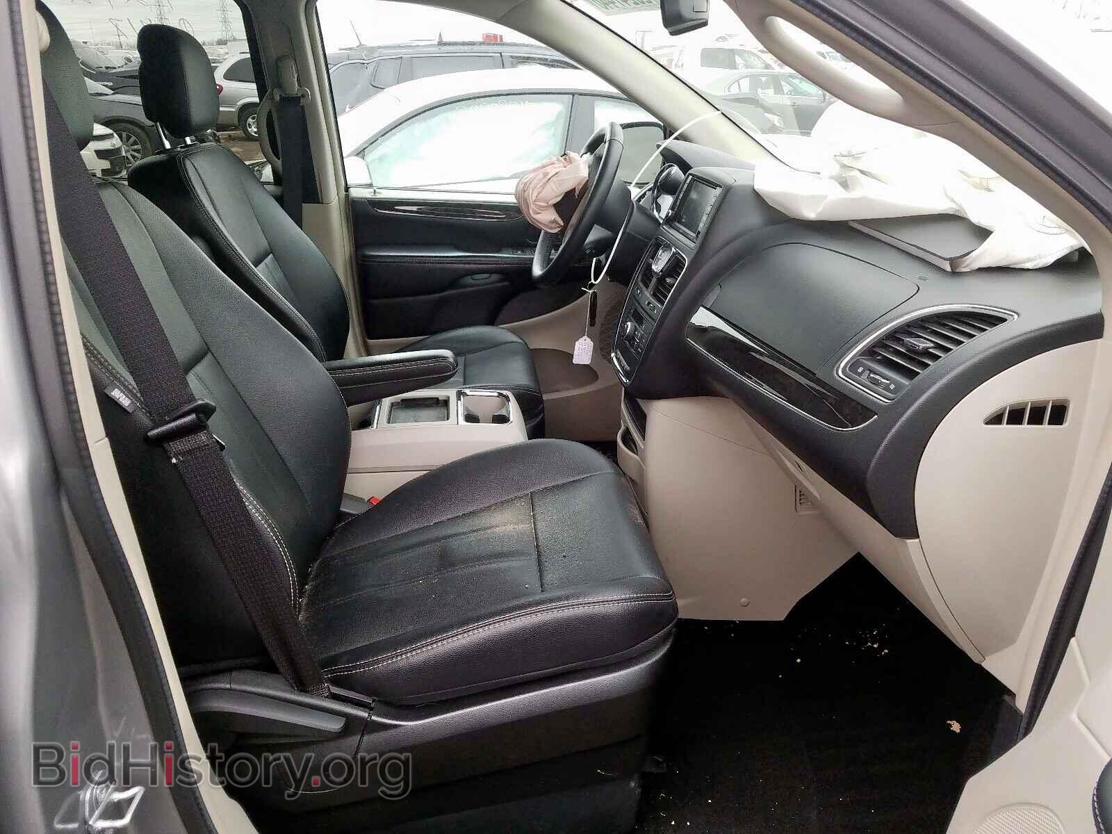 2016 CHRYSLER TOWN & COU - VIN: 2C4RC1BG3GR200773 - Photo 5
