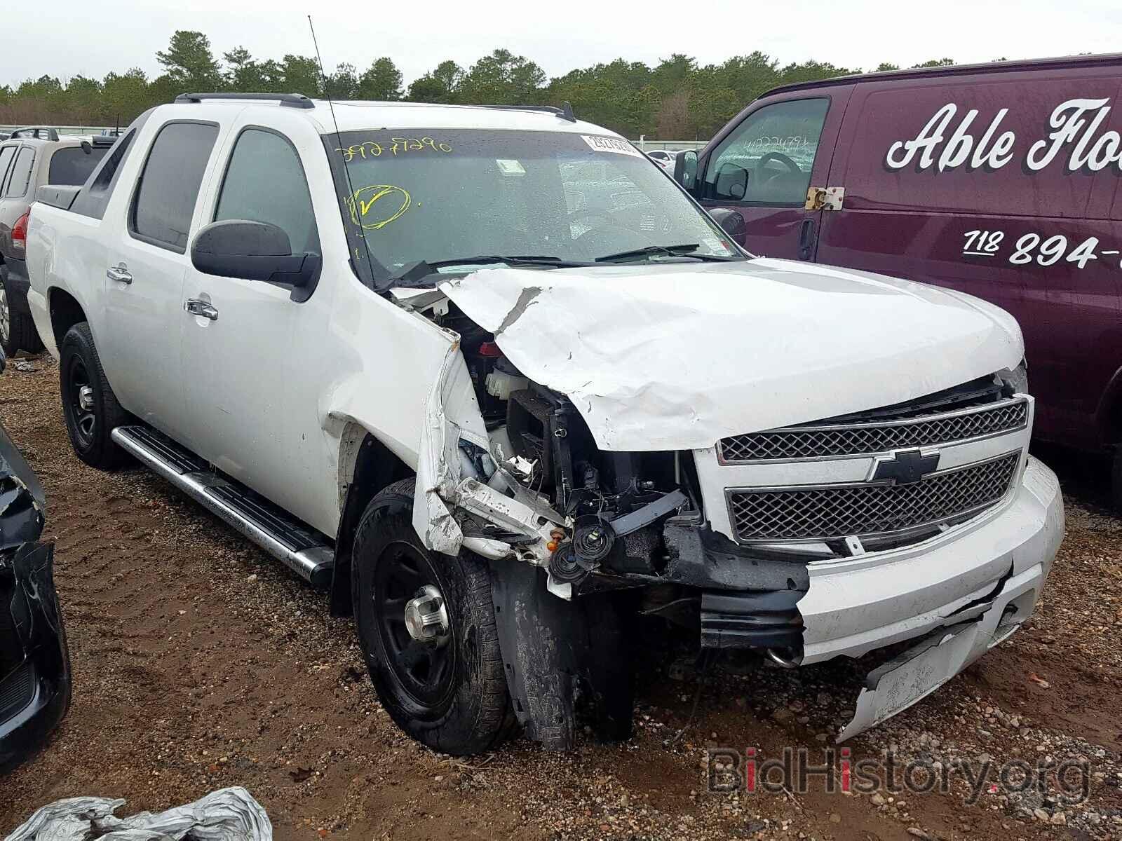 Photo 3GNVKGE06AG265303 - CHEVROLET AVALANCHE 2010