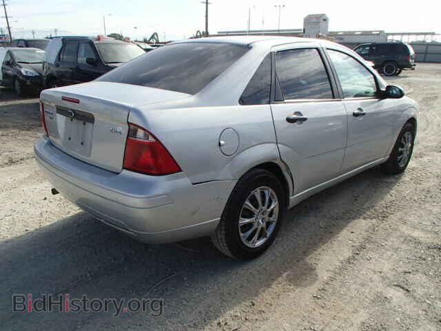 2005 FORD FOCUS - VIN: 1FAHP34N55W268901 - Фото 4