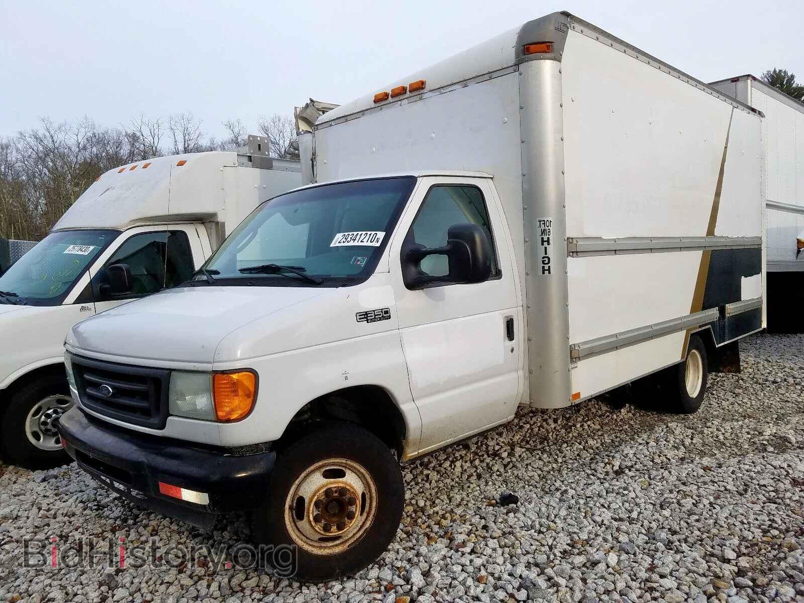 2004 FORD ECONOLINE - VIN: 1FDWE35L44HA61516 - Photo 2